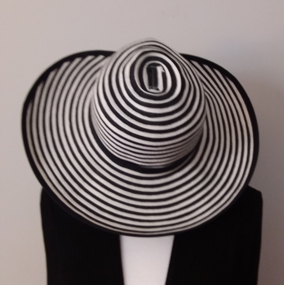 Seala Black and White Stripe Hat - Picture 7 of 9